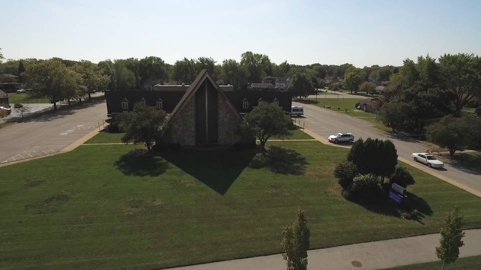 Aerial view of Chist Community Church in South Holland, IL